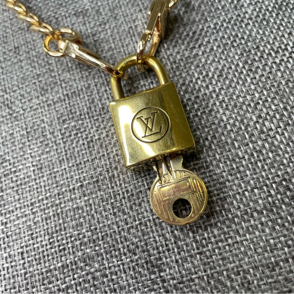 Louis Vuitton LV lock and key #214 - Picture 6 of 10